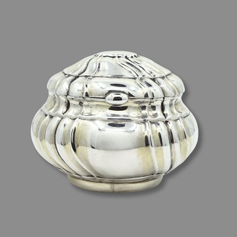 Oval silver casket, gilted inside
 Oval silver casket, gilted inside
